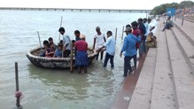 Krishna River: విధి ఆడిన వింత నాటకం.. చిన్నారిని కాపాడబోయి..
