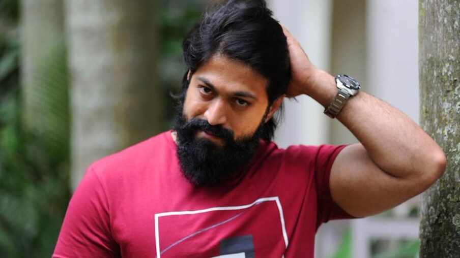  3. యశ్: 13 మిలియన్.. కన్నడ టీవీ సీరియల్స్‌తో మొదట నటుడిగా ప్రస్థానం ప్రారంభించి అంచలంచెలుగా కన్నడ టాప్ స్టార్ ‌గా ఎదిగారు యశ్. ఇక ప్రశాంత్ నీల్ దర్శకత్వంలో తెరకెక్కిన ‘కేజీఎఫ్’తో ఒక్కసారి ప్యాన్ ఇండియా స్టార్ అయ్యారు. ఈ యేడాది KGF 2 మూవీతో పలకరించారు. ఇతను దుల్కర్‌తో సమానంగా సోషల్ మీడియా ఫ్లాట్‌పామ్ ఇన్‌స్టాగ్రామ్‌లో ఫాలోవర్స్ పెరిగారు. ఈయన కూడా 11 మిలియన్ ఫాలోవర్స్‌తో 7వ స్థానం నుంచి మూడో ప్లేస్‌లోకి ఎగబాకారు.   (Instagram/Photo)