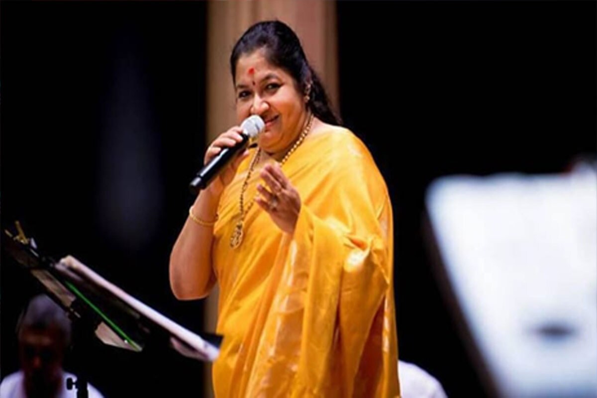 Singer Chitra నా జీవితం ఇలా ఉండడానికి వారిద్దరే కారణం సింగర్ చిత్ర News18 Telugu 