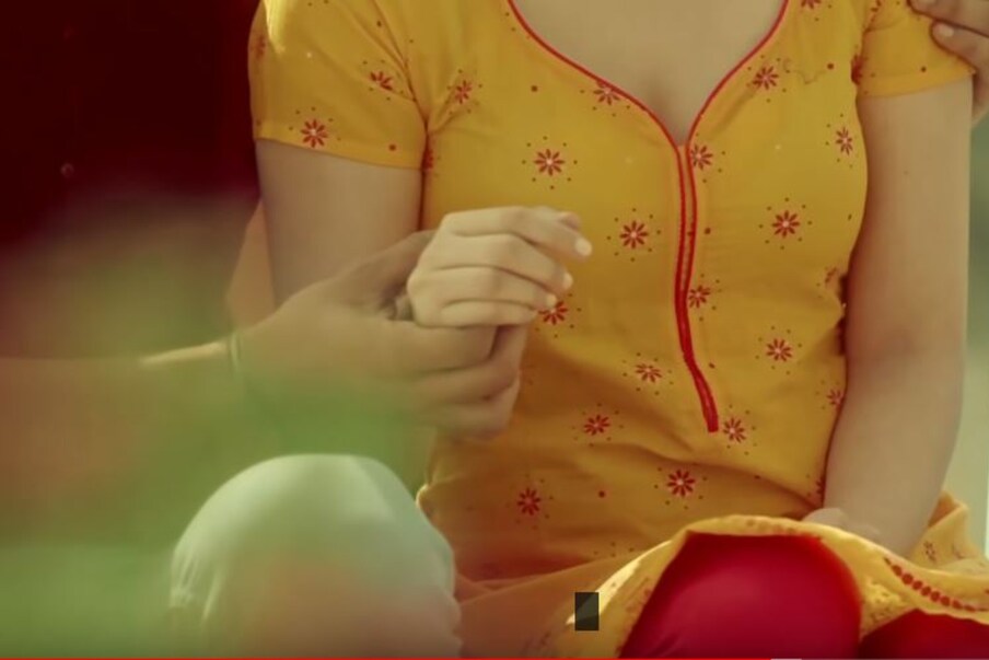  ఆమె మామ కోడలి గురించి చెబుతూ.. ఈసారి ఎవరితో వెళ్లిపోయిందో తమకు తెలియదని మాట్లాడాడు. ధింగ్ లహ్కర్ గ్రామస్తులు ఈ ఘటనపై స్పందిస్తూ.. ఆ మహిళ గ్రామంలోని చాలామందితో వివాహేతర సంబంధాల పెట్టుకుందని.. వాళ్లతో వెళ్లిపోయి.. కొన్ని రోజుల తర్వాత తిరిగి వచ్చేదని చెప్పారు.