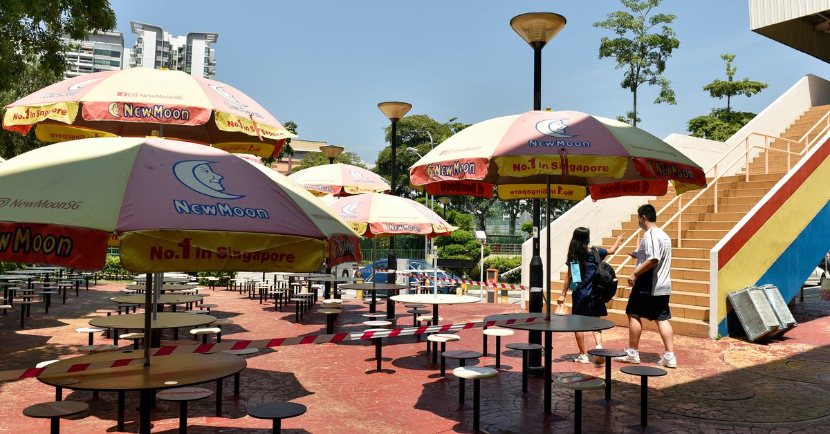  నిన్న రోజువారీ ఎక్కువ కేసులు అమెరికాలో వచ్చాయి. లక్షకు పైగా వస్తుండటం తీవ్ర ఆందోళనకర అంశం. ఆ తర్వాత బ్రెజిల్, ఇండొనేసియా (39,532), ఇండియా, ఇరాన్ (34,913)లో వచ్చాయి. నిన్న రోజువారీ మరణాలు ఇండొనేసియా (1,635)లో ఎక్కువగా రాగా... ఆ తర్వాత బ్రెజిల్, రష్యా (792), అమెరికా, మెక్సికో (21,569)లో వచ్చాయి. (image credit - twitter - reuters)