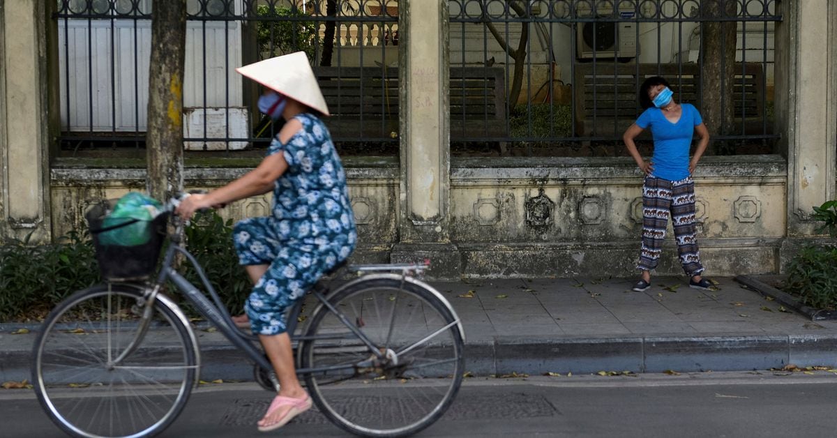  India Covid: ఇండియాలో కొత్తగా 44,643 పాజిటివ్ కేసులు వచ్చాయి. మొత్తం కేసుల సంఖ్య 3,18,56,757కి చేరింది. దేశంలో కరోనాతో కొత్తగా 464 మంది చనిపోయారు. మొత్తం మరణాల సంఖ్య 4,26,754కి చేరింది. మరణాల రేటు 1.3 శాతంగా ఉంది. ప్రపంచ దేశాల్లో ఇది 2.12 శాతంగా ఉంది. (image credit - twitter - reuters)