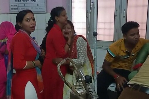 ఆసుపత్రిలో విలపిస్తున్న బాధిత కుటుంబం