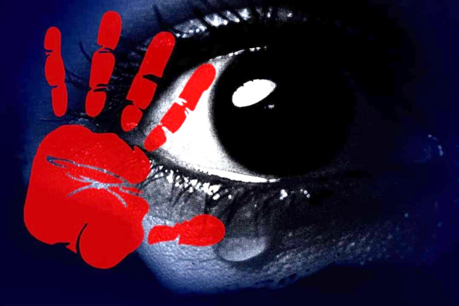  ఆమెను ఘట్కోపర్‌లోని రాజవాడి ఆసుపత్రికి తరలించారు. మహిళ పరిస్థితి అత్యంత విషమంగా ఉందని పోలీసులు తెలిపారు.  పోలీసులు ప్రధాన నిందితుడిని అరెస్టు చేశారు. (ప్రతీకాత్మక చిత్రం)