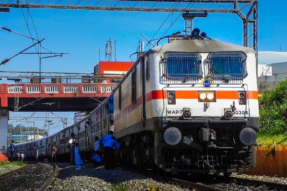 Trains Cancelled: ప్రయాణికులకు అలర్ట్... ఈ రైళ్లు రద్దు చేసిన దక్షిణ మధ్య రైల్వే