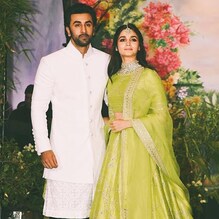 RRR భామ ఆలియా భట్,రణ్బీర్ కపూర్ పెళ్లికి ముహూర్తం ఫిక్స్.. కన్ఫామ్ చేసిన కుటుంబ సభ్యులు. RRR భామ ఆలియా భట్,రణ్బీర్ కపూర్ పెళ్లికి ముహూర్తం ఫిక్స్.. కన్ఫామ్ చేసిన కుటుంబ సభ్యులు.