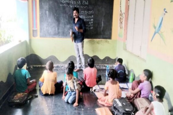 Village Sarpanch: తాగిన మత్తులో పాఠశాలకు ఉపాధ్యాయుడు.. ఆగ్రహించిన సర్పంచ్ ఏం చేశాడంటే..