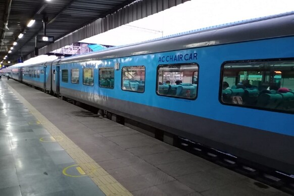 Dussehra Special Trains: తెలుగు రాష్ట్రాల్లో మరిన్ని దసరా ప్రత్యేక రైళ్లు... రూట్స్ ఇవే