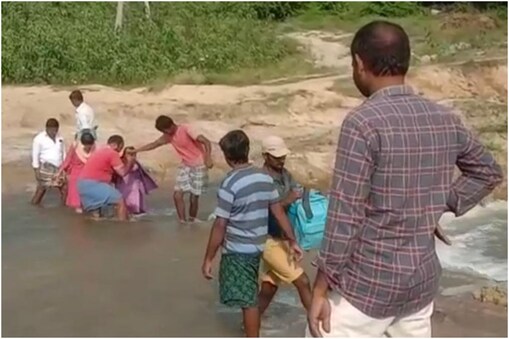 రోడ్డు సౌకర్యం లేని చిత్తూరు జిల్లా గ్రామాలు