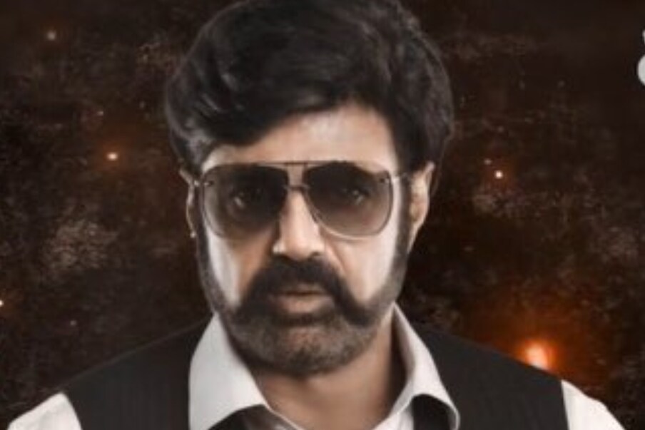  ఇప్పటికే చిరంజీవి, నాగార్జున, ఎన్టీఆర్, నాని వంటి హీరోలు స్మాల్ స్క్రీన్ పై సందడి చేసిన సంగతి తెలిసిందే కదా. ఇపుడు అదే రూట్లో నందమూరి బాలకృష్ణ.. అన్ స్టాపబుల్ విత్ ఎన్బీకే అంటూ సెలబ్రిటీలను ఇంటర్వ్యూస్ సత్తా చాటారు.  ఇప్పటికే మోహన్ బాబు, నాని లను సరదగా ఇంటర్వ్యూలు చేసిన బాలయ్య..  ఆ తర్వాత అల్లు అర్జున్, రవితేజ విజయ్ దేవరకొండ, మహేష్ బాబు వంటి వారిని ఇంటర్వ్యూ చేసారు. (Twitter/Photo)