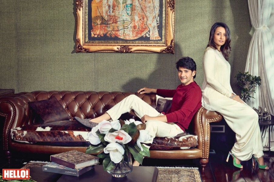  Mahesh Babu - Namrata : తెలుగు ఇండస్ట్రీ క్యూట్ కపుల్స్‌లో మహేష్ బాబు, నమ్రతల జంట ఒకటి. పెళ్లి తర్వాత భర్తకు చేదోడు వాదోడుగా ఉంటుంది. తాజాగా వీళ్లిద్దరు కలిసి హలో మ్యాగజైన్ కోసం ఫోటోలకు ఫోజులిచ్చారు. దానికి సంబంధించిన ఫోటోలు సోషల్ మీడియాలో వైరల్ అవుతున్నాయి. (Twitter/Photo)
