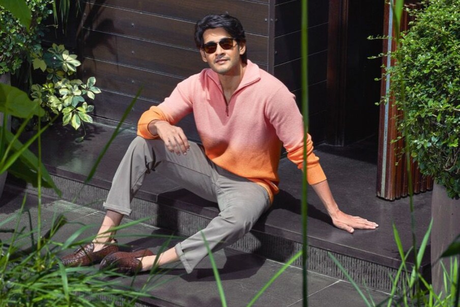  యూఎస్ మార్కెట్లో మిలియన్ డాలర్ల వసూళ్లు సాధించిన 10 చిత్రాలు కలిగిన ఏకైక హీరోగా రికార్డు సృష్టించారు మహేష్ బాబు. ‘శ్రీమంతుడు’ సినిమాతో నాన్- బాహుబలి రికార్డు కలెక్షన్స్ సాధించారు. మహేష్ నటించిన సినిమాల్లో ఆరు చిత్రాలు రూ. 100 కోట్లకు పైగా గ్రాస్ వసూళ్లు సాధించాయి. (Twitter/Photo)