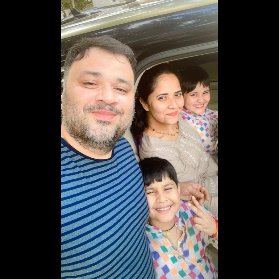  Anasuya Bharadwaj: అనసూయ భరద్వాజ్ ఓ అందాల హాట్ యాంకర్.. ఎప్పటికప్పుడూ ట్రెండ్స్‌ను ఫాలో అవుతూ తన ఫాలోయింగ్‌ను పెంచుకుంటూ పోతోన్న బ్యూటీ. ఓవైపు తన మాటలతోనే కాకుండా అందచందాలతో కూడా ప్రేక్షకులను అలరిస్తూ మరోవైపు వీలున్నప్పుడల్లా సినిమాల్లోను కనిపిస్తూ కనుల విందు చేస్తోంది. Photo : Instagram