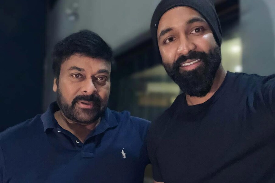  మరోవైపు ప్రకాష్ రాజ్ మా ఎన్నికల్లో పోటీ చేయడంపై ఎవరికీ అభ్యంతరం లేదని.. అది పూర్తిగా తన స్వతంత్య్ర నిర్ణయమని చెప్పాడు విష్ణు. అయితే ఎన్నికల సమయంలో జరిగిన వాదనలు తర్వాత అనుకుని లాభం లేదంటున్నాడు ఈయన. అయితే నాన్ లోకల్ ఇష్యూ మాత్రం తెరపైకి వచ్చిన తర్వాత ఇండస్ట్రీలోనే చాలా మంది దీన్ని వ్యతిరేకించారు. ఇలాంటి సమయంలో ‘మా’లో రాబోయే మార్పులు ఎలా ఉంటాయో చూడాలి. 