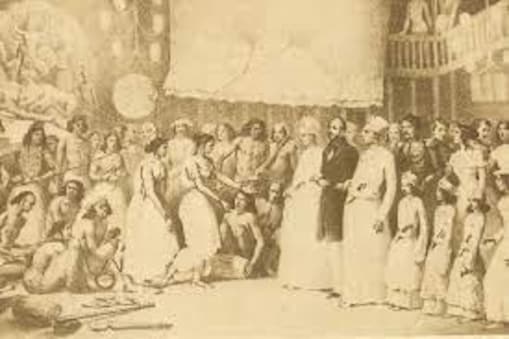 First durga puja in west bengal: పశ్చిమ బెంగాల్‌ దుర్గపూజకు ప్రపంచవ్యాప్తంగా పేరుంది. అక్కడ జరిగే పండుగలు, పద్ధతులు కూడా అంతే విశిష్టంగా ఉంటుంది. బెంగాల్‌లో మొదటిసారి దుర్గాపూజ చేసే సమయం 1757 అప్పుడు ప్లాసీ యుద్ధం జరుగుతోంది.