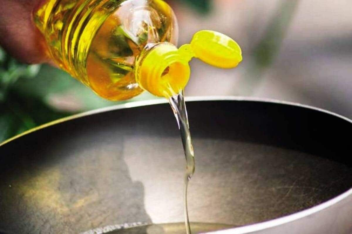 Cooking Oil: పండగ వేళ సామాన్యులకు శుభవార్త.. వంటనూనెల ధరలను తగ్గించిన కేంద్రం