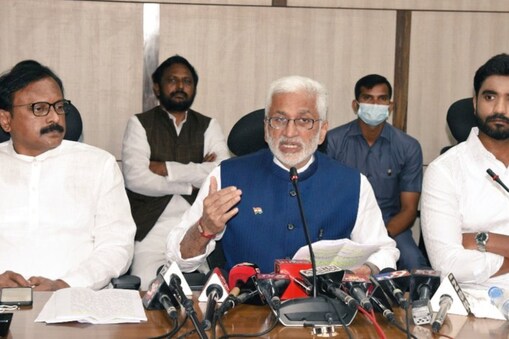 హస్తినలో పోటాపోటీ ఫిర్యాదులు