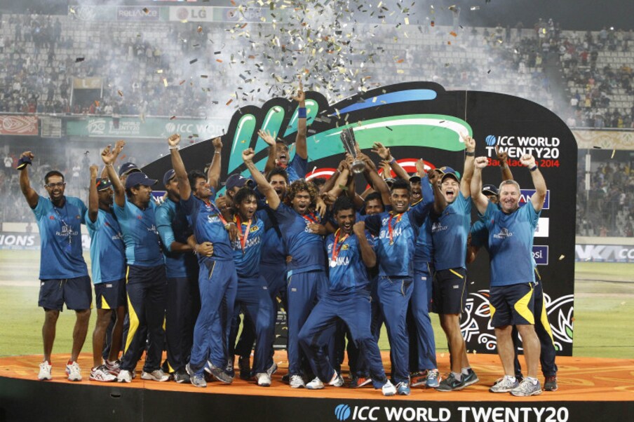 SRI LANKA: కుమార సంగక్కర కెప్టెన్సీలో శ్రీలంక జట్టు 2014 టీ20 వరల్డ్ కప్‌ను గెలిచింది. ఫైనల్‌లో టీమ్ ఇండియాను ఓడించి సగర్వంగా ట్రోఫీని పైకెత్తారు. (Twitter)