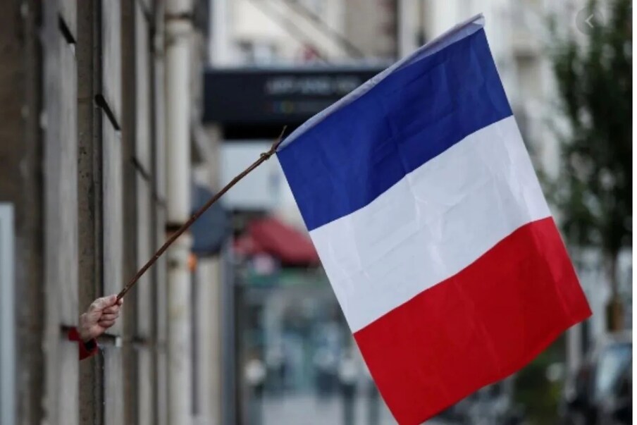  Tornadoes in France: 2022లో ఫ్రాన్స్ అత్యంత భారీ గడ్డుకాలం ఎదుర్కోనుంది. టోర్నడోలు ముంచెత్తనున్నాయి. భారీగా అగ్నిప్రమాదాలు చోటుచేసుకోవచ్చు. అంతే కాదు భారీ ఎత్తున వరదలు కూడా ఫ్రాన్స్‌ను ముంచెత్తనున్నాయట. 2022లో ప్రపంచం మొత్తం ఆకలితో అలమటిస్తుందని నోస్ట్రాడామస్ అంచనా వేశాడు. (ప్రతీకాత్మక చిత్రం)