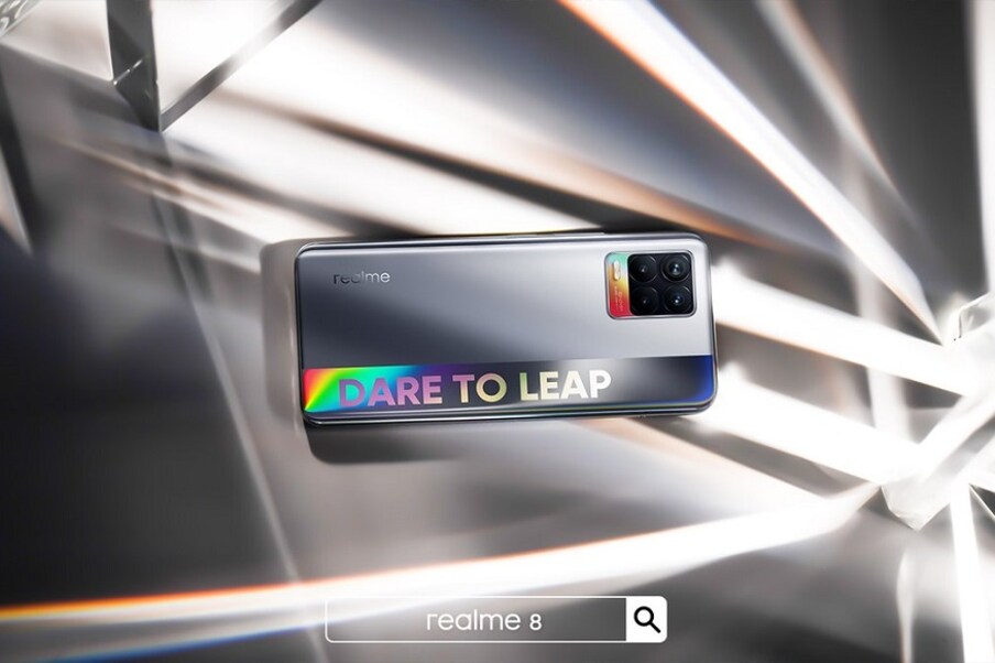  Realme 8: రియల్‌మీ 8 స్మార్ట్‌ఫోన్ 4జీబీ ర్యామ్ + 128జీబీ స్టోరేజ్ వేరియంట్ ధర రూ.15,999 కాగా, 6జీబీ ర్యామ్ + 128జీబీ స్టోరేజ్ వేరియంట్ ధర రూ.16,999. హైఎండ్ వేరియంట్ 8జీబీ ర్యామ్ + 128జీబీ స్టోరేజ్ రూ.17,999. ప్రీపెయిడ్ లేదా ఎక్స్‌ఛేంజ్ ఆఫర్‌లో రూ.2,000 డిస్కౌంట్ లభిస్తుంది. బేస్ వేరియంట్‌ను రూ.14,999 ధరకే కొనొచ్చు.