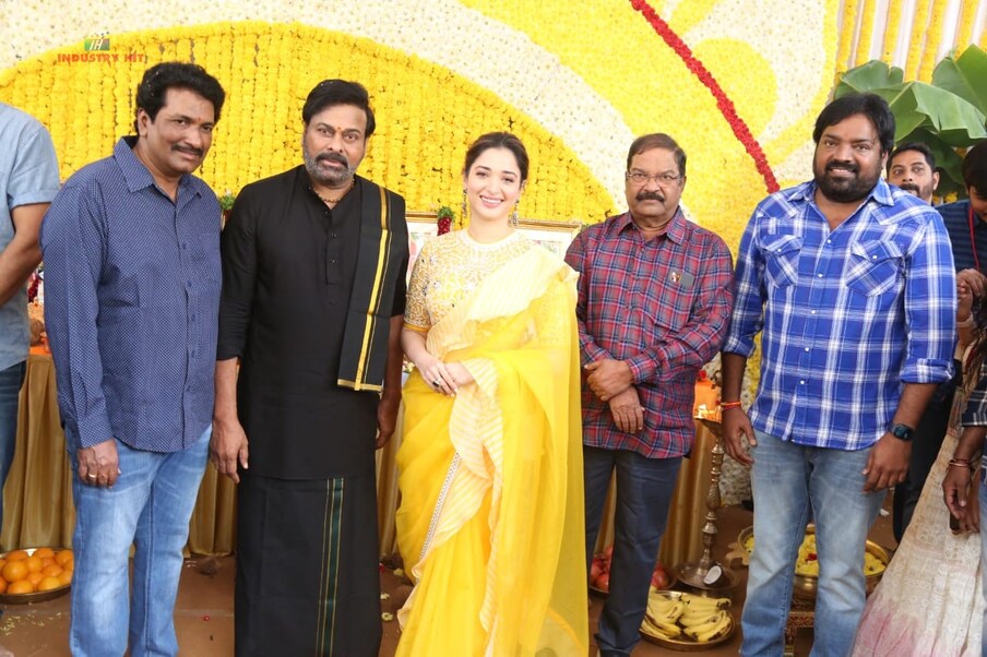  తమిళ బ్లాక్‌బస్టర్ వేదాళం సినిమాకు రీమేక్ ఇది. మెహర్ రమేష్ తెరకెక్కిస్తున్న ఈ సినిమా షూటింగ్ వేగంగా జరుగుతుంది. ఇప్పటికే 30 శాతం షూటింగ్ పూర్తి చేసాడు మెహర్. చాలా వేగంగా సినిమాను పూర్తి చేయాలని చూస్తున్నాడు ఈ దర్శకుడు. పక్కా కమర్షియల్ ఎంటర్‌టైనర్‌గా భోళా శంకర్ తెరకెక్కుతుంది.