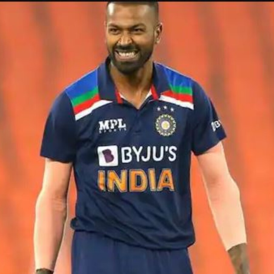  భారత జట్టు (Team India) లో స్టార్ ఆల్ రౌండర్ గా పేరు తెచ్చుకున్నా ఆటగాడు హార్దిక్ పాండ్యా (Hardik Pandya) ఇప్పుడు గడ్డు పరిస్థితుల్ని ఎదుర్కొంటున్నాడు. అయితే 2019 ప్రపంచ కప్ తర్వాత వెన్నుముకకు శస్త్ర చికిత్స చేసుకున్న తర్వాత నుంచి పాండ్యా ఫిట్నెస్ లో సమస్యలు రావడం ప్రారంభమయ్యాయి.