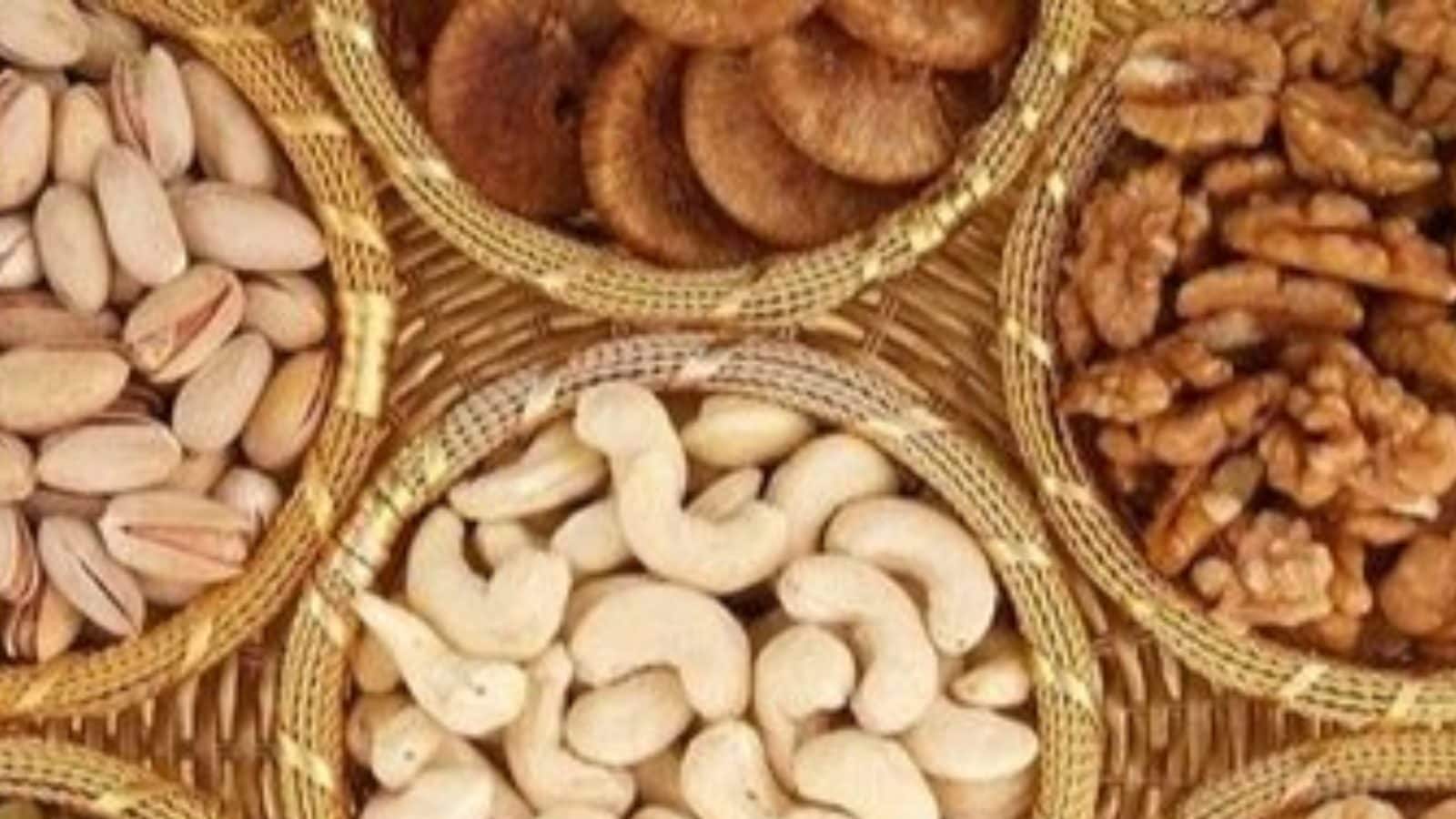 Dry Fruits Health Benefits డ్రైఫ్రూట్స్ ఏ కాలంలో తింటే లాభమో తెలిస్తే