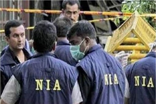 NIA raids: ముఖ్యంగా విరసం నేత కల్యాణ్ రావు ఇంట్లో సోదాలు చేయడం, ఆయనపై ప్రశ్నలు గుప్పించడం హాట్ టాపిక్‌గా మారింది. ఎందుకంటే మావోయిస్టు అగ్రనేత ఆర్కేకు కల్యాణ్ రావు బంధువు.