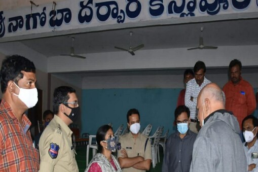 ఎర్పాట్లను పరీశీలిస్తున్న అధికారులు 
