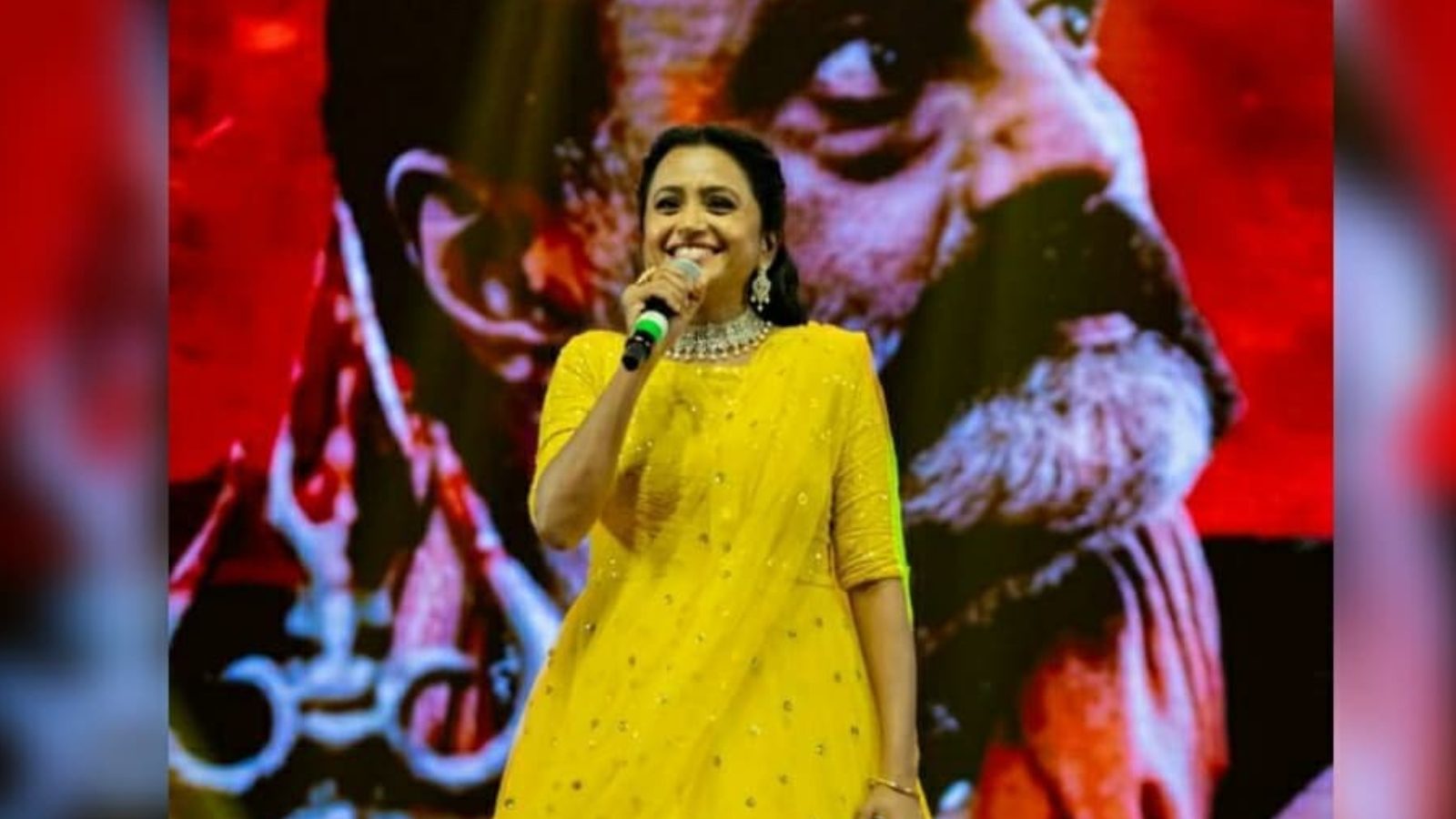 Anchor Suma అఖండ ప్రిరిలీజ్ ఈవెంట్‌లో మెరిసిన యాంకర్ సుమ.. anchor Suma