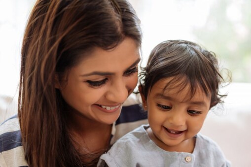 రోజంతా ఎలక్ట్రానిక్స్ గ్యాడ్జెట్లను పక్కన పెట్టనున్న తల్లిదండ్రులు (ప్రతీకాత్మక చిత్రం)