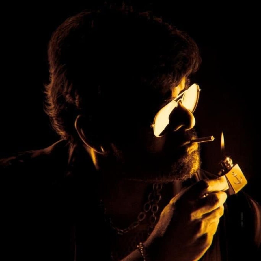  అయితే మెగాస్టార్ నటిస్తోన్న మిగత సినిమాలకు సంబంధించిన పోస్టర్స్, అప్ డేట్స్ ఎప్పటికప్పుడు విడుదల చేస్తూనే ఉన్నారు. అందులోనే బాబీ సినిమా కూడా ఉంది. ఈ సినిమాకు సంబంధించిన ఫస్ట్ లుక్ పోస్టర్  ఇప్పటికే సంచలనం రేపింది. మెగా 154 అంటూ విడుదలైన ఇందులో అన్నయ్య లుక్ చూసి ఫిదా అయిపోతున్నారు అభిమానులు.
