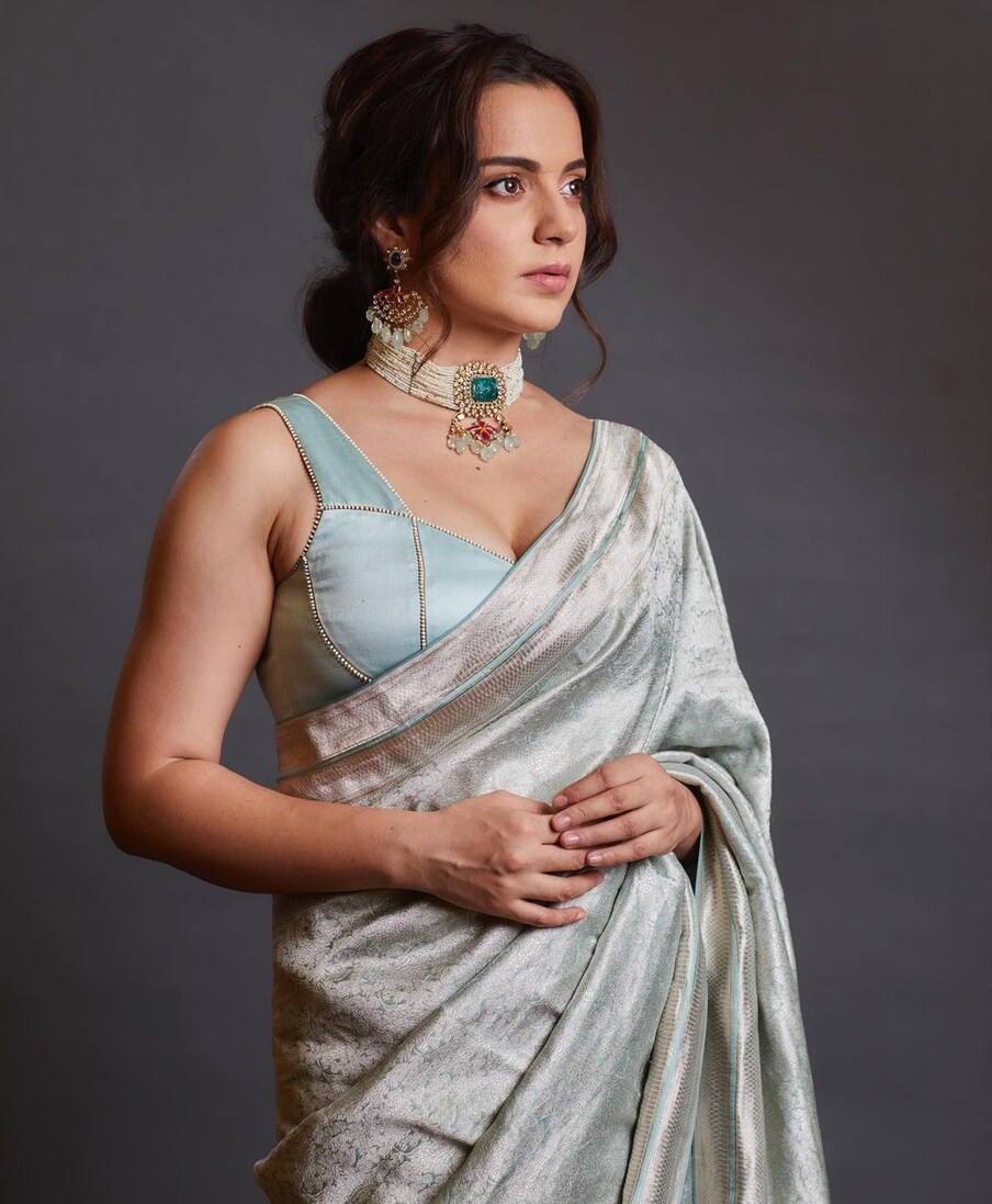  Kangana Ranaut : హిందీ నటి కంగనా రనౌత్ గురించి ప్రత్యేక పరిచయం అక్కర లేదు.. తెలుగులో రెబల్ స్టార్ ప్రభాస్ హీరోగా 2009లో వచ్చిన 'ఏక్ నిరంజన్‌' సినిమాలో ప్రియురాలు 'సమీర'గా ఇరగదీసిన సంగతి తెలిసిందే. పూరీ జగన్నాథ్ దర్శకత్వంలో వచ్చిన ఆ సినిమా యావరేజ్ టాక్‌ రావడంతో కంగనాకు తెలుగులో పెద్దగా అవకాశాలు రాలేదు. అయితే హిందీలో ఆమె ఓ ఫైర్ బ్రాండ్.. . Photo : Instagram
