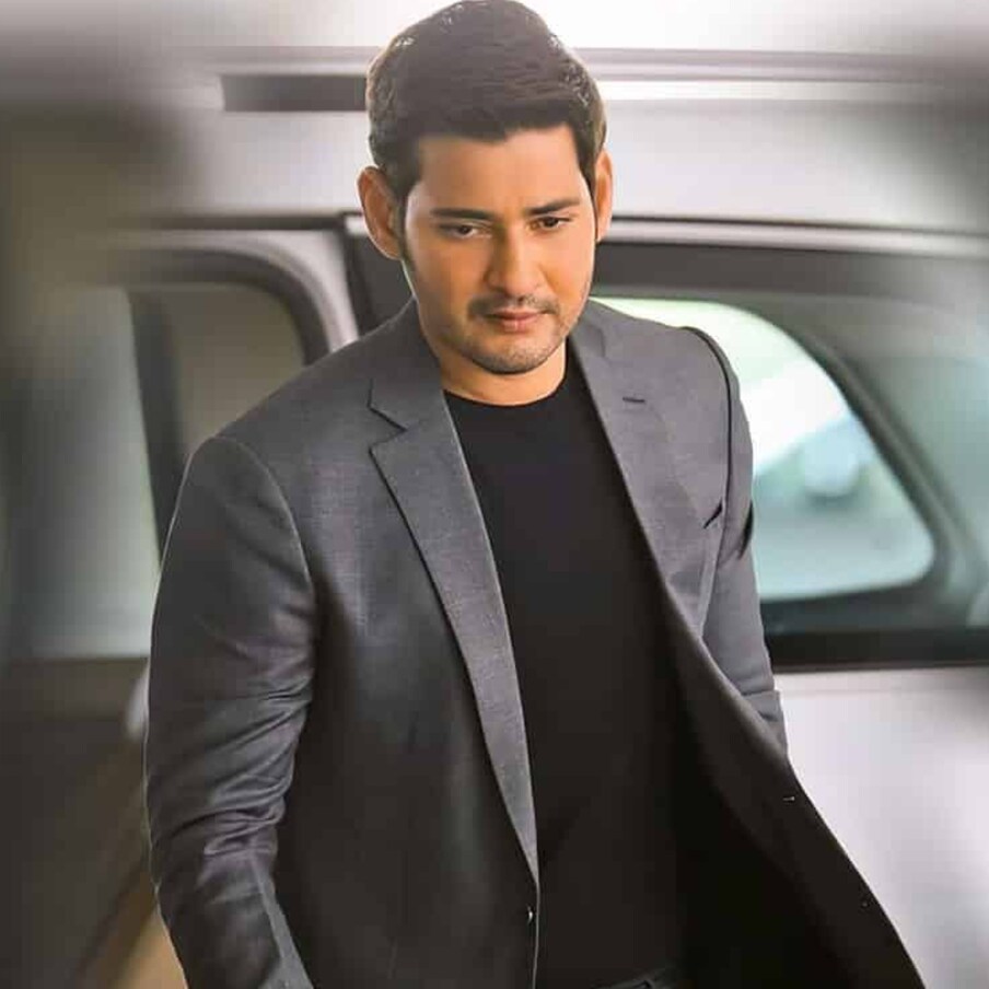  తెలుగు హీరోలు కేవలం నటన మాత్రమే కాదు బిజినెస్ చేయడంలోనూ ఆరితేరిపోయారు. ముఖ్యంగా నటనతో పాటే ఇతర రంగాల్లోనూ సత్తా చూపిస్తున్నారు. అందులో అందరికంటే ముందున్నాడు సూపర్ స్టార్ మహేష్ బాబు. ఈయన కేవలం సినిమాలు మాత్రమే కాదు.. వ్యాపారాలు చేయడంలో కూడా ముందున్నారు. సినిమాలతో పాటు మరోవైపు నిర్మాణ వ్యవహారాలతో పాటు వ్యాపారాలతో ఫుల్ బిజీగా ఉన్నారు. (Twitter/Photo)