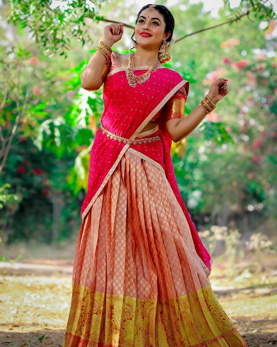  అంతేకాకుండా..ఆ మధ్య వచ్చిన 'జ‌య‌మ్ము నిశ్చ‌య‌మ్మురా' మూవీ కూడా మంచి పేరు తీసుకొచ్చింది పూర్ణకు. అయితే ఆ సినిమా హిట్టైన..తెలుగులో మాత్రం పెద్దగా అవకాశాలు రాలేదు ఈ భామకు. ఇప్పటివరకు దాదాపు మలయాళం , తెలుగు , తమిళ్ , కన్నడం కలిపి 40 సినిమాల్లో నటించింది పూర్ణ.. Photo : Instagram
