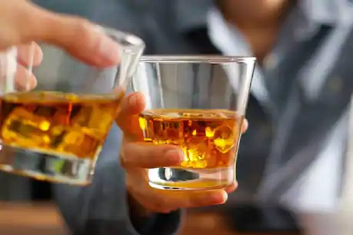 మద్యం తాగితే ఎలాంటి ప్రయోజనాలు ఉంటాయి..? ఎంత మేరకు తాగితే ఆరోగ్యానికి ప్రమాదం కాదు.. – News18 తెలుగు