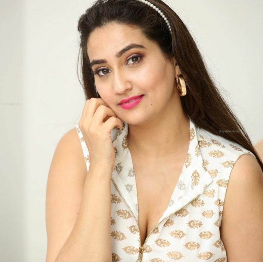  Anchor Manjusha : యాంకర్ మంజూష గురించి ప్రత్యేక పరిచయం చేయాల్సిన పనిలేదు. యాంకర్‌గా పేరు తెచ్చుకోక ముందు కొన్ని సినిమాల్లో కనిపించి తన నటనతో అదరగొట్టింది. Photo : Instagram