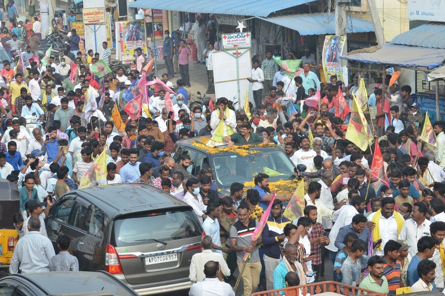  ‘అఖండ’ మూవీ సక్సెస్‌తో ఈ మూవీకి సీక్వెల్ చేయాలనే ప్లాన్‌లో ఉన్నట్టు బోయపాటి శ్రీను.. బాలయ్య ‘అన్‌స్టాపబుల్’ షోలో వెల్లడించారు. అంతేకాదు ‘అఖండ’, ‘సింహా’, ‘లెజెండ్’ స్టోరీలకు సీక్వెల్ కూడా తన దగ్గర ఉందని చెప్పుకొచ్చారు. (Twitter/Photo)