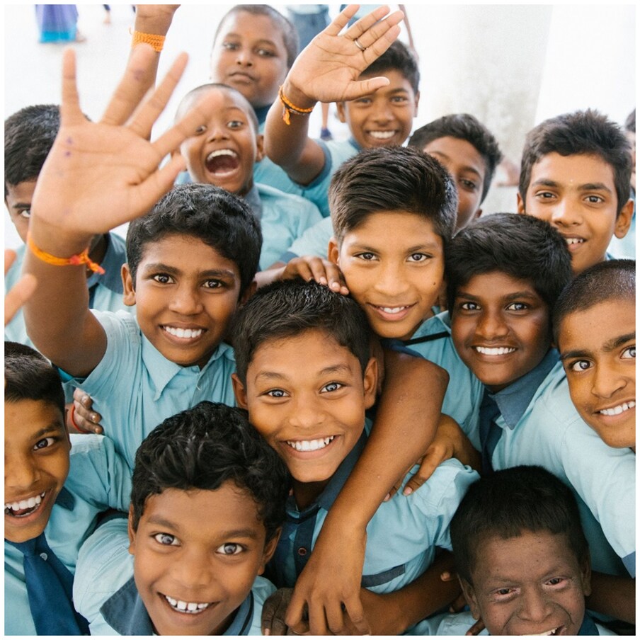  మహారాష్ట్రలో ఒమిక్రాన్ వ్యాప్తిపై ప్రభుత్వం సమీక్షిస్తోందని వర్షా గైక్వాడ్ అన్నారు. పరిస్థితి ఇలానే కొనసాగితే మళ్లీ స్కూళ్లను మూసివేస్తామని స్పష్టం చేశారు. పిల్లల ఆరోగ్యమే తమకు ముఖ్యమని చెప్పారు. (ప్రతీకాత్మకచిత్రం)