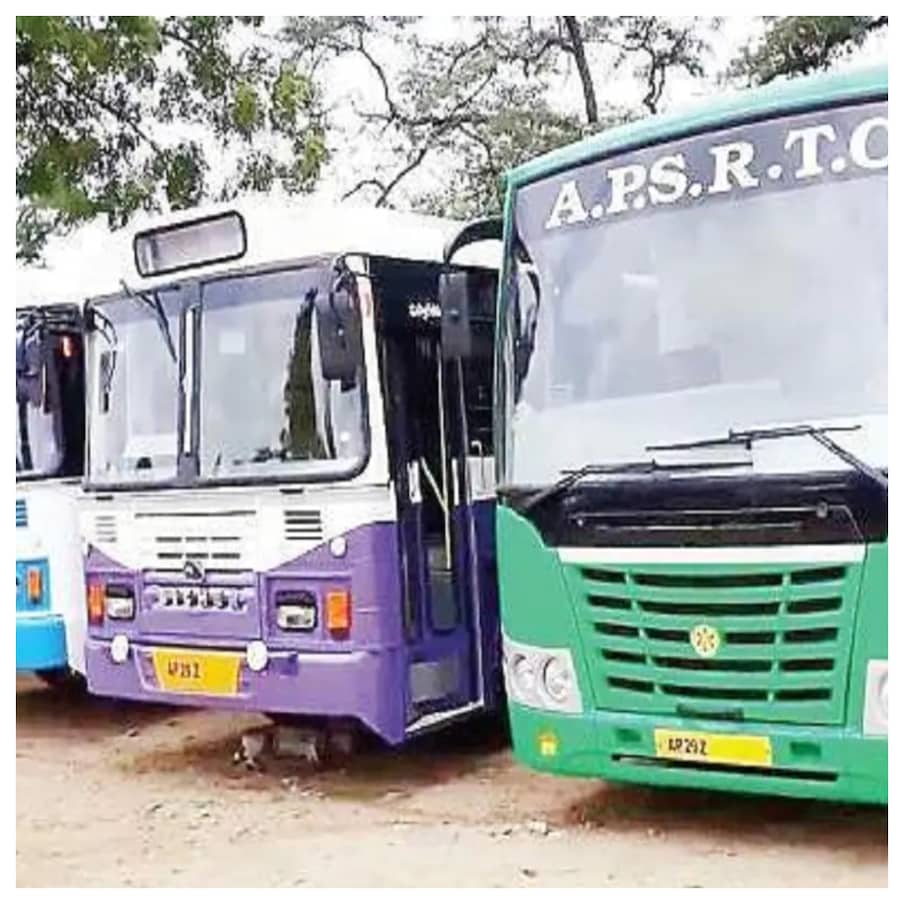  ఆంధ్రప్రదేశ్ లో 60 ఏళ్లు దాటిన వృద్ధులకు ప్రభుత్వం శుభవార్త చెప్పింది. సాధారణంగా బస్సులు, రైళ్లలో ఛార్జీలపై వృద్ధులకు రాయితీలు వస్తుంటాయి. కరోనా సమయంలో బస్సులో రాయితీని ప్రభుత్వం నిలిపివేసింది. ఐతే దాదాపు రెండేళ్ల తర్వాత వృద్ధులకు రాయితీపై ఏపీ ప్రభుత్వం కీలక నిర్ణయం తీసుకుంది. (ప్రతీకాత్మకచిత్రం)