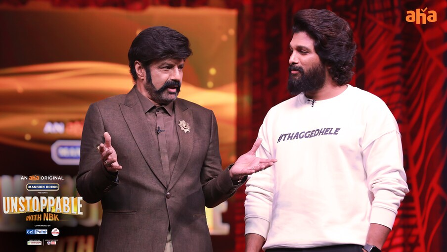  పుష్పను తమిళ్‌లో ప్రముఖ నిర్మాణ సంస్థ లైకా ప్రోడక్షన్స్ పంపిణీ చేస్తుండగా.. కన్నడలో స్వాగత్ ఎంటర్‌ప్రైజెస్ డిస్ట్రిబ్యూట్ చేస్తోంది. ఇక అనేక రూమర్స్ మధ్య హిందీలో ప్రముఖ డిస్ట్రిబ్యూషన్ కంపెనీ ఎ ఎ ఫిల్మ్స్ పంపిణీ చేశారు. ఎ ఎ ఫిల్మ్స్ గతంలో బాహుబలి సినిమాలను హిందీలో పంపిణీ చేసిన సంగతి తెలిసిందే. ఇక ఈ సినిమాలో దాక్షాయనిగా అనసూయ, మంగలం శ్రీనుగా సునీల్‌ అదరగొట్టారు. ఈ సినిమాలో హీరోయిన్‌గా రష్మిక మందన్న (Rashmika Mandanna) నటించగా.. శ్రీవల్లి పాత్రలో ఆమె మైమరిపించారు.
