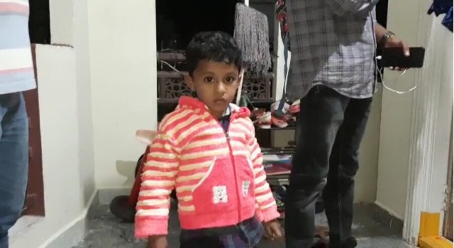  సాయి తేజ చివరి మాట ఇదే..,[object Object],ప్రమాదానికి ముందు అంటే ఉదయం 8.45 గంటలకు సాయితేజ వీడియో కాల్‌ చేసి భార్య, కుమార్తె, కుమారుడితో మాట్లాడారు. కుమారుడితోనే చివరిగా మాట్లాడినట్టు తెలుస్తోంది. బాగా చదువుకో.. అల్లరి చేయకు.. త్వరలోనే ఇంటికి వస్తాను.. మంచి గిప్ట్ తెస్తాను అని కొడుక్కి చెప్పినట్టు తెలుస్తోంది. అవే అతడి చివరి మాటలు అంటూ ఆ కుంటుంబం గుర్తు చేసుకుంటోంది.
