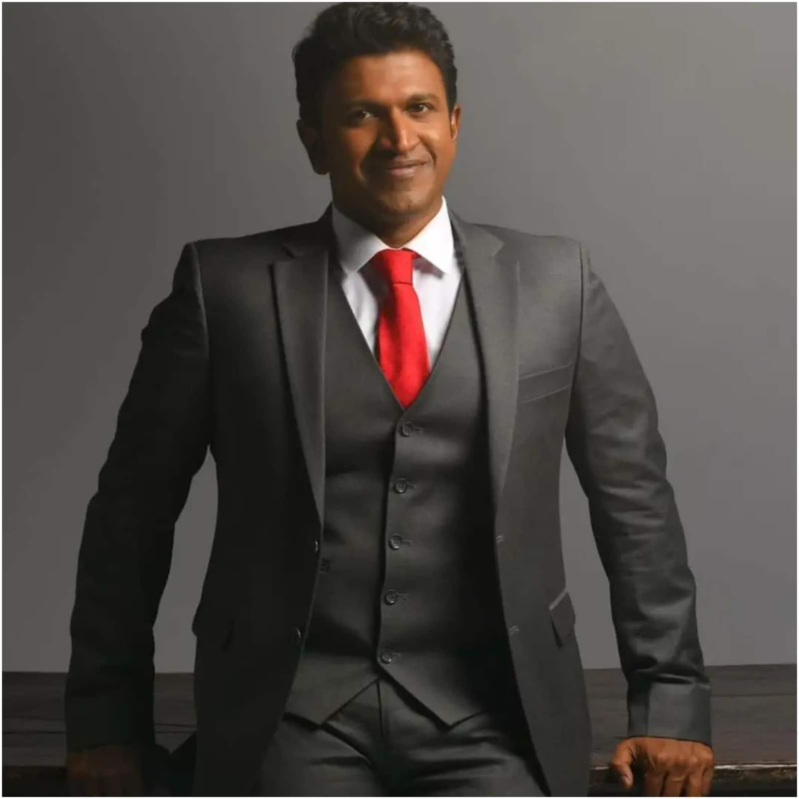 puneeth rajkumar james out from theatres,puneeth rajkumar last movie james collections,puneeth rajkumar collections,puneeth rajkumar james release record collections,puneeth rajkumar age, puneeth rajkumar news, Puneeth Rajkumar passed away, Kannada actor Puneeth Rajkumar,పునీత్ రాజ్‌కుమార్ అభిమానులు మరణం,పునీత్ రాజ్‌కుమార్ జేమ్స్ డబ్బింగ్,పునీత్ రాజ్‌కుమార్ జేమ్స్ కలెక్షన్స్,జేమ్స్ సినిమాను బలవంతంగా థియేటర్స్ నుంచి తీసేస్తున్నారా