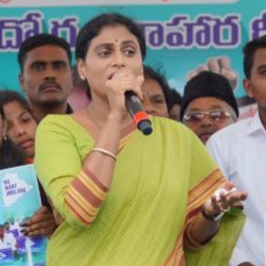 ప్రధాని మోదీ  ఫోన్ కాల్,   లేటెస్ట్ న్యూస్, తెలంగాణ రాజకీయాల్లో వైఎస్ షర్మిల, తెలంగాణ రాజకీయాలు" width="1600" height="1600" /> వైఎస్ షర్మిల పాదయాత్రకు పోలీసులు గట్టిగానే కండీషన్లు పెట్టారు. పాదయాత్రలో భాగంగా పార్టీలు, కులాలు, మతాలు, వ్యక్తిగతంగా ఉద్దేశించి వివాస్పద వాఖ్యలు చేయవద్దని పోలీసులు చెప్పారు. ర్యాలీల సందర్భంగా బాణా సంచా లాంటివి ఎవరూ కాల్చవద్దని అన్నారు. ప్రభుత్వ, ప్రభుత్వేతర సంస్థల విధులకు ఆటంకం కలిగించకూడదు అని చెప్పారు. (ఫైల్ ఫోటో)