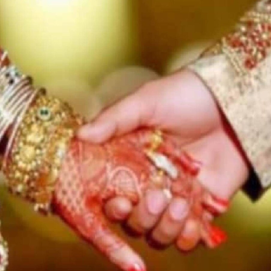  2. సమయం దొరికినప్పుడల్లా.. అతడు ఫిష్ హంటింగ్‌కు వెళతాడు. వెళ్లిన ప్రతిసారి తన భార్య, పిల్లలను వదిలేసి వెళతాడు. ఇది లిండాకు నచ్చదు. ఈ విషయంపై జాన్‌తో ఎన్నిసార్లు మాట్లాడినా అతడిలో మార్పు రాలేదు. తాము కూడా చేపల వేటకు వస్తామని చెప్పినా.. వద్దని వారించేవాడు. (ప్ర‌తీకాత్మ‌క చిత్రం)