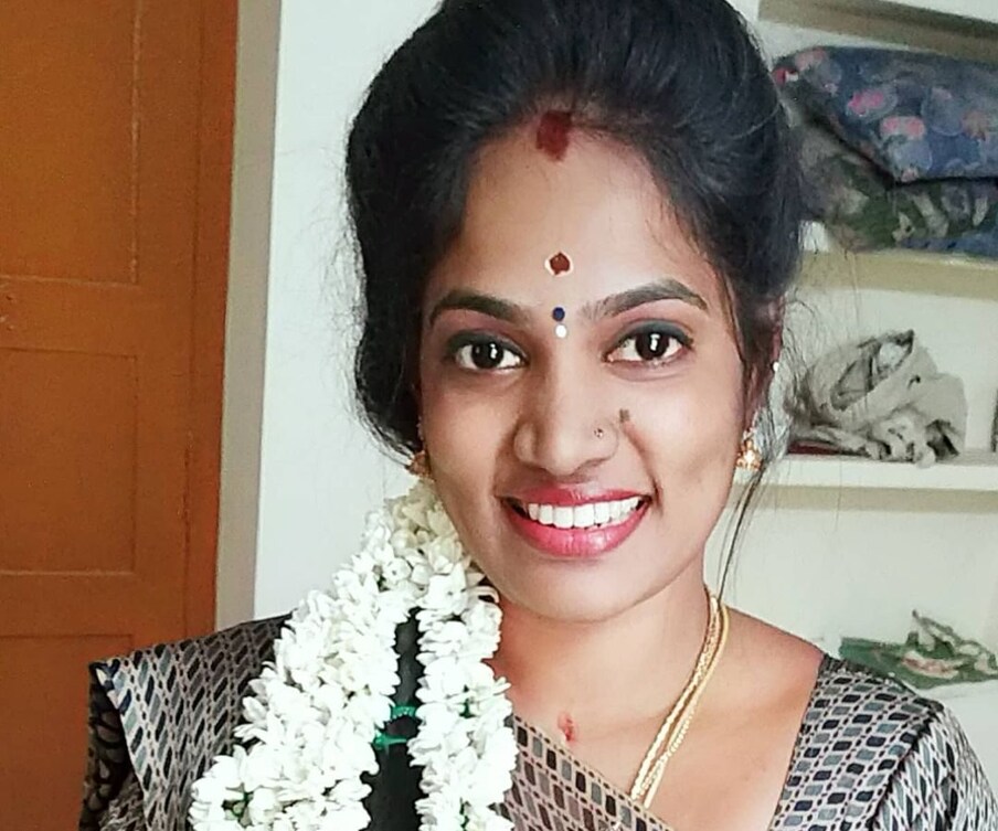  ప్రస్తుతం మాతగా మారిన ఆమెను గుర్తుపట్టిన నెటిజన్లు పాత వీడియోలను వైరల్ చేసి ఆమెపై విరుచుకుపడ్డారు. ‘వివాహేతర సంబంధం కొనసాగించిన నువ్వు ఆదిపరాశక్తి అంశవా’ అంటూ తిట్టిపోశారు. ఈ ఫేక్ మాతను పోలీసులు అరెస్ట్ చేశారు.