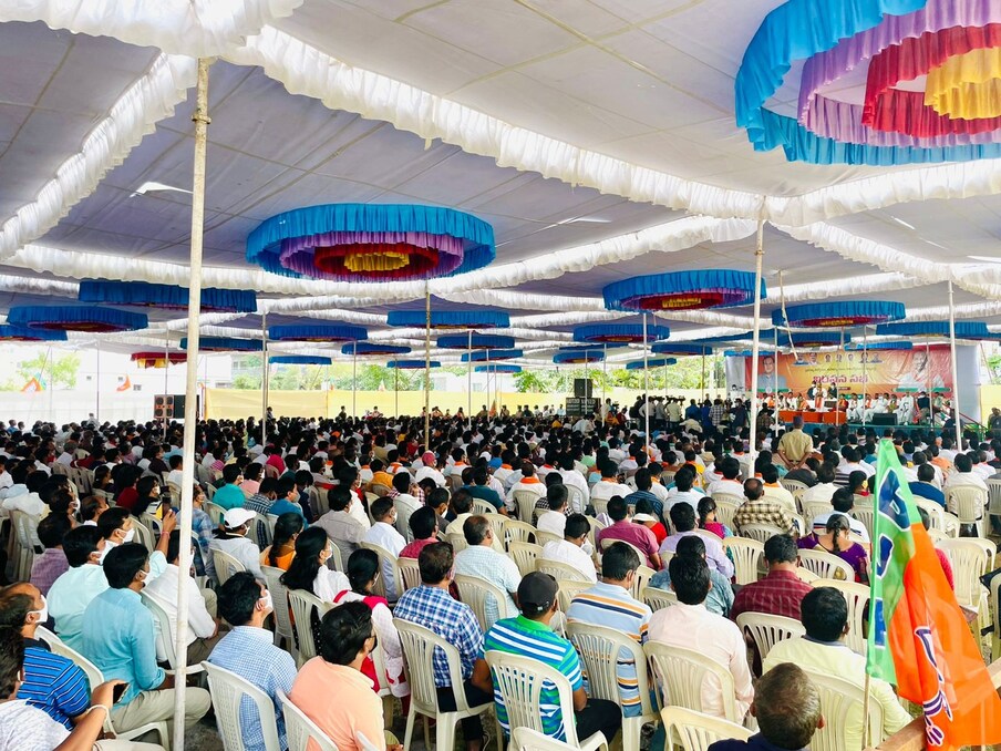 ఒక నియంత రాష్ట్రానికి సీఎం లేదా దేశానికి ప్రధాని అయినప్పుడల్లా, రాష్ట్రంలో లేదా దేశంలో ఎమర్జెన్సీ లాంటి పరిస్థితి తలెత్తుతుందని, దానికి వ్యతిరేకంగా మనం పోరాడుతూనే ఉండాలని, అప్పుడే నవ తెలంగాణ సాధ్యమవుతుందని బిశ్వ శర్మ అన్నారు.