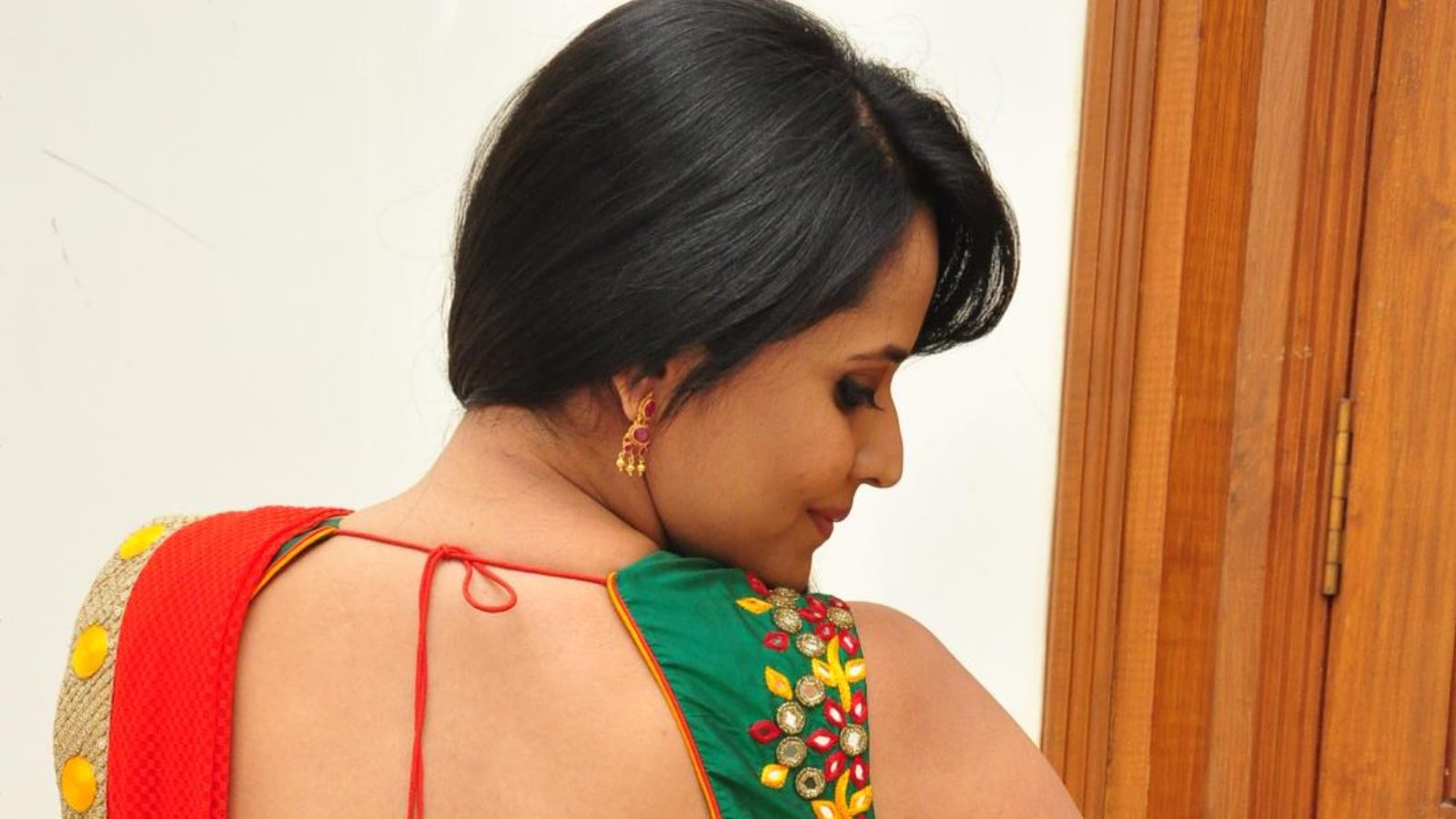 Anchor Anasuya యాంకర్ అనసూయ పరువాల విందు.. తగ్గెదేలే.. పిక్స్ వైరల్