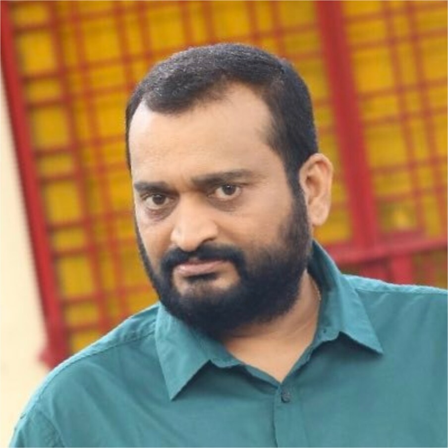  నిర్మాత, నటుడు బండ్ల గణేష్‌కి మరోసారి పాజిటివ్ (Positive)వచ్చింది. ప్రస్తుతం ఆయన హోమ్ ఐసోలేషన్‌లో ఉన్నారు. ఈవిషయాన్ని ఆయనే స్వయంగా సోషల్ మీడియా వేదికగా వెల్లడించారు. గతంలో కూడా బండ్ల గణేష్‌కు రెండు సార్లు కరోనా సోకింది. థర్డ్‌వేవ్‌లో కూడా వైరస్ ఆయన్ని వదల్లేదు. Bandla Ganesh Photo :Twitter