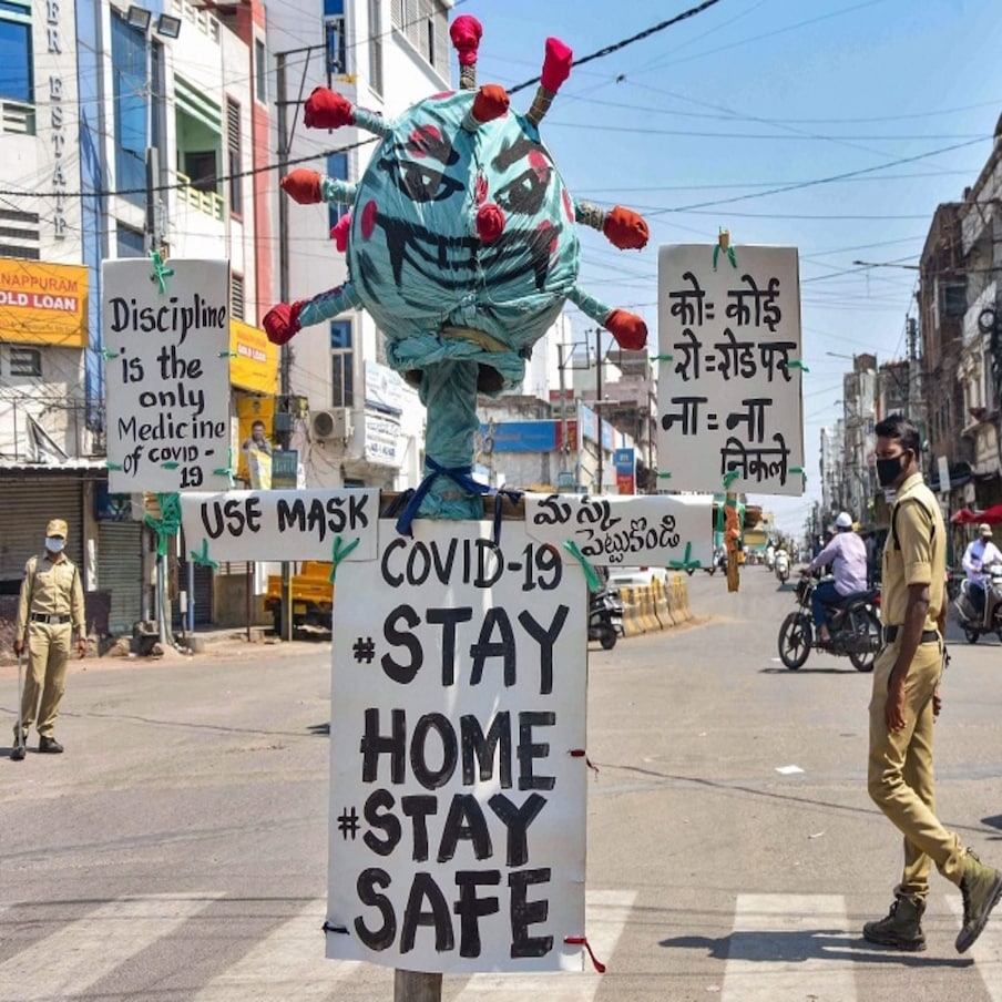  తెలంగాణలో కరోనా మహమ్మారి మళ్లీ కల్లోలం సృష్టిస్తోంది. రోజు రోజుకు కేసుల సంఖ్య భారీగా పెరుగుతోంది. నిన్న 1913 కేసులు నమోదు కాగా.. ఈ రోజు మరో 2295 కేసులు నమోదైనట్లు అధికారులు నిర్ధారించారు.